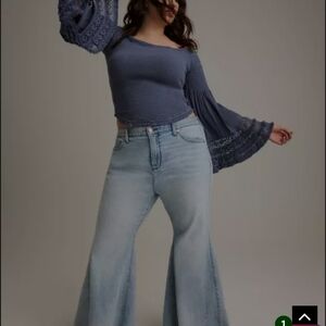 Festi By Torrid 00 NWT Cropped Bell Sleeved Top